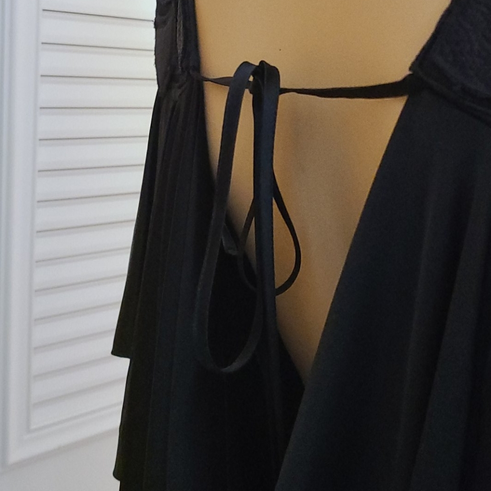 BCBG RUNWAY Top - Picture 9 of 16